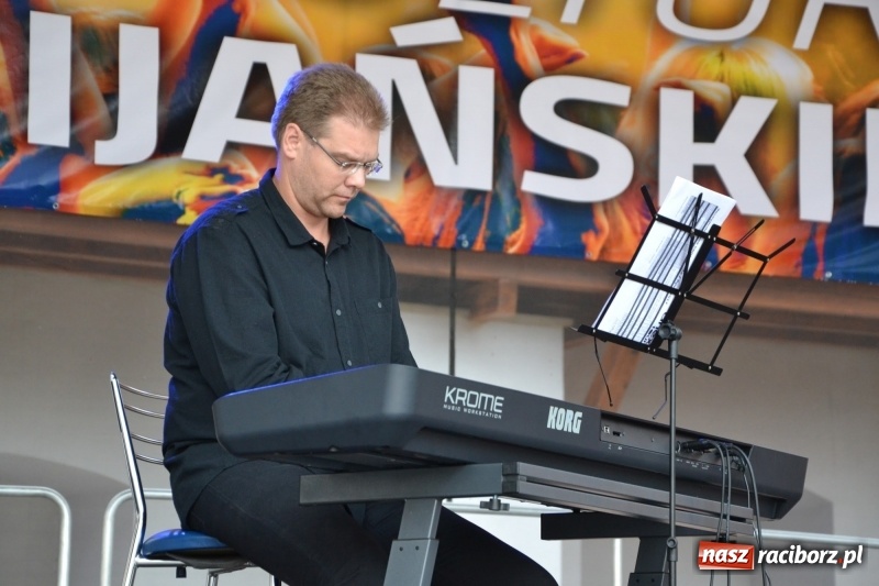 Zdjęcie w galerii na portalu naszraciborz.pl: Mate.O na zamku w Raciborzu FOTOREPORTAŻ  wiadomości z regionu