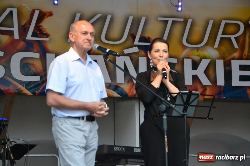 Zdjęcie w galerii na portalu naszraciborz.pl: Mate.O na zamku w Raciborzu FOTOREPORTAŻ  wiadomości z regionu