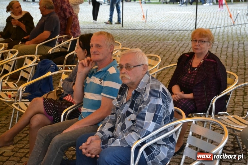 Zdjęcie w galerii na portalu naszraciborz.pl: Mate.O na zamku w Raciborzu FOTOREPORTAŻ  wiadomości z regionu