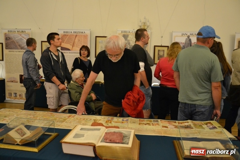 Zdjęcie w galerii na portalu naszraciborz.pl: Mate.O na zamku w Raciborzu FOTOREPORTAŻ  wiadomości z regionu