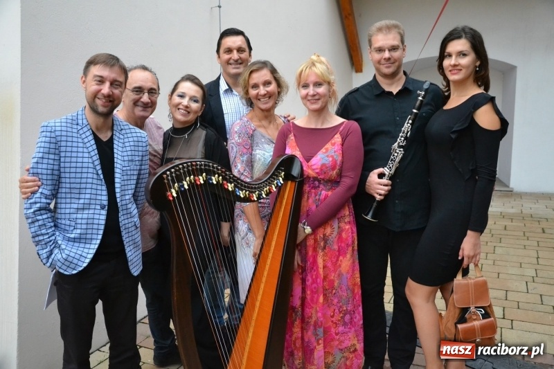 Zdjęcie w galerii na portalu naszraciborz.pl: Mate.O na zamku w Raciborzu FOTOREPORTAŻ  wiadomości z regionu