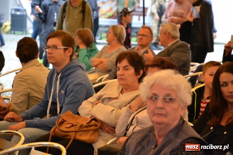 Zdjęcie w galerii na portalu naszraciborz.pl: Mate.O na zamku w Raciborzu FOTOREPORTAŻ  wiadomości z regionu