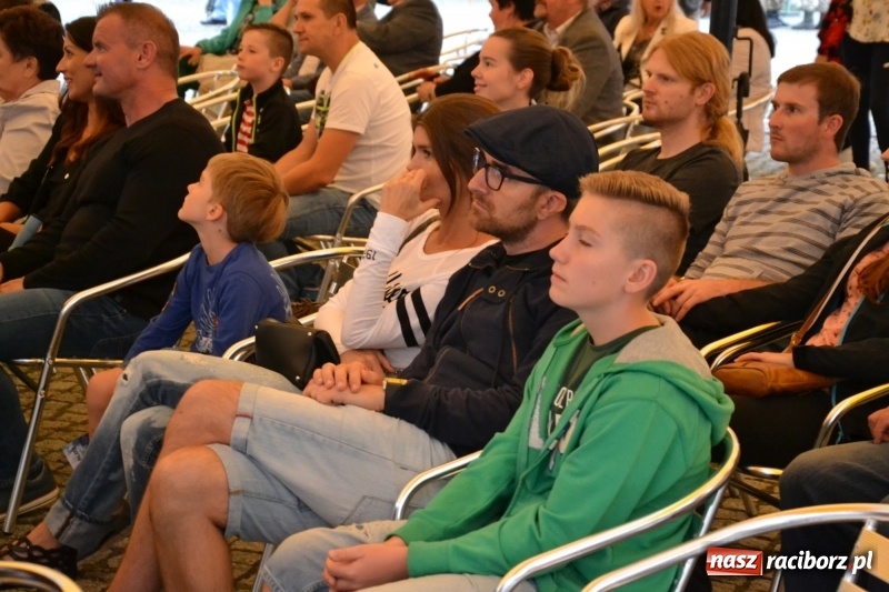 Zdjęcie w galerii na portalu naszraciborz.pl: Mate.O na zamku w Raciborzu FOTOREPORTAŻ  wiadomości z regionu