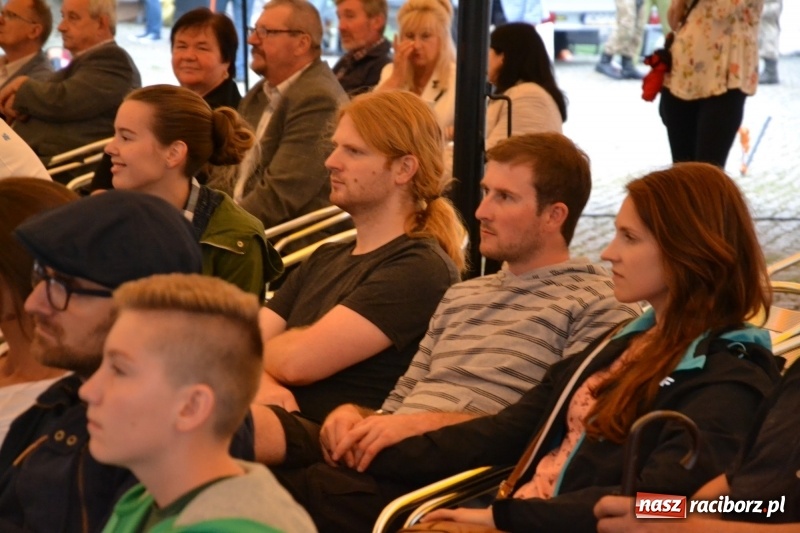 Zdjęcie w galerii na portalu naszraciborz.pl: Mate.O na zamku w Raciborzu FOTOREPORTAŻ  wiadomości z regionu