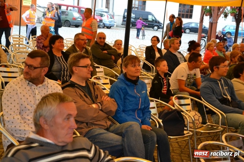 Zdjęcie w galerii na portalu naszraciborz.pl: Mate.O na zamku w Raciborzu FOTOREPORTAŻ  wiadomości z regionu