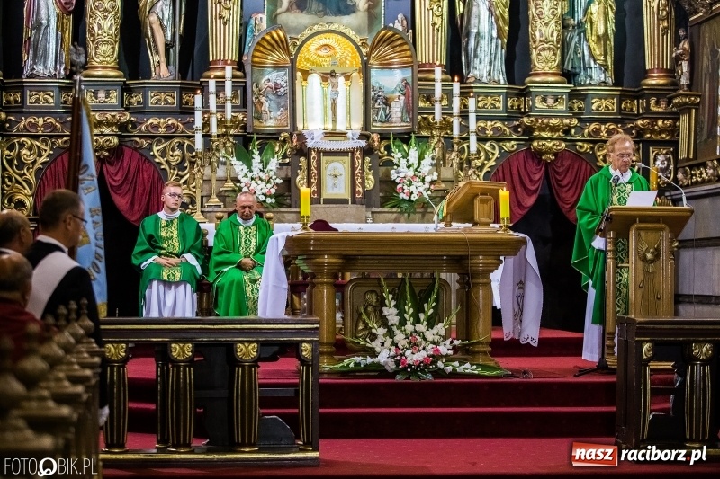 Zdjęcie w galerii na portalu naszraciborz.pl: Msza św. za poległych strażaków i NSZZ Solidarność  wiadomości z regionu