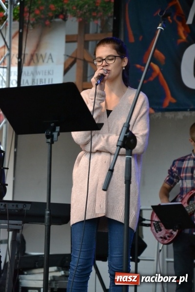 Zdjęcie w galerii na portalu naszraciborz.pl: Koncert uwielbienia kończy Festiwal Kultury Chrześcijańskiej w Raciborzu wiadomości z regionu