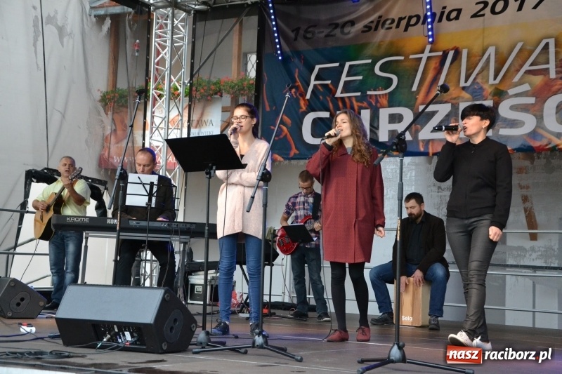 Zdjęcie w galerii na portalu naszraciborz.pl: Koncert uwielbienia kończy Festiwal Kultury Chrześcijańskiej w Raciborzu wiadomości z regionu