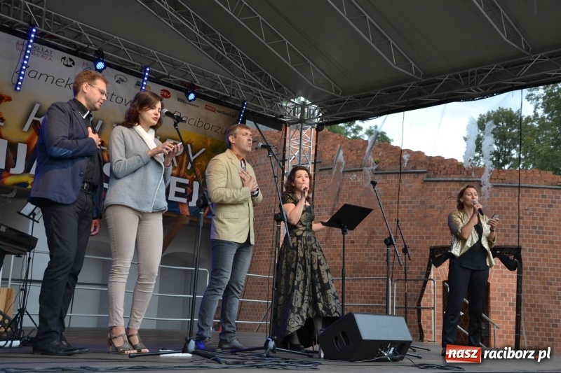Zdjęcie w galerii na portalu naszraciborz.pl: Koncert uwielbienia kończy Festiwal Kultury Chrześcijańskiej w Raciborzu wiadomości z regionu