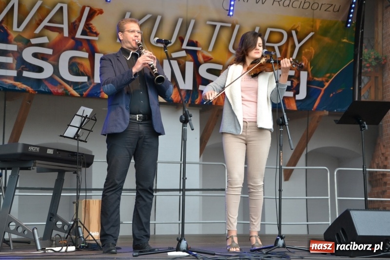 Zdjęcie w galerii na portalu naszraciborz.pl: Koncert uwielbienia kończy Festiwal Kultury Chrześcijańskiej w Raciborzu wiadomości z regionu