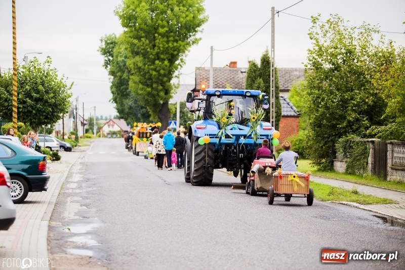 Zdjęcie w galerii na portalu naszraciborz.pl: Cyprzanów dziękował za tegoroczne plony wiadomości z regionu