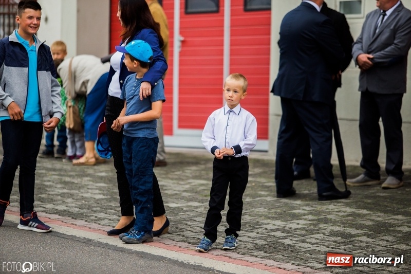 Zdjęcie w galerii na portalu naszraciborz.pl: Barwny korowód dożynkowy przeszedł ulicami Bolesławia wiadomości z regionu