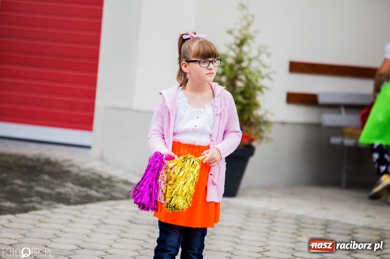 Zdjęcie w galerii na portalu naszraciborz.pl: Barwny korowód dożynkowy przeszedł ulicami Bolesławia wiadomości z regionu