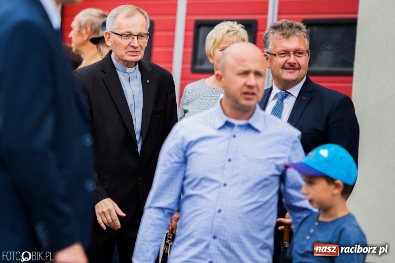 Zdjęcie w galerii na portalu naszraciborz.pl: Barwny korowód dożynkowy przeszedł ulicami Bolesławia wiadomości z regionu