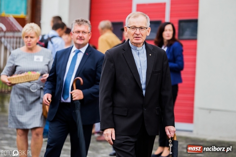 Zdjęcie w galerii na portalu naszraciborz.pl: Barwny korowód dożynkowy przeszedł ulicami Bolesławia wiadomości z regionu