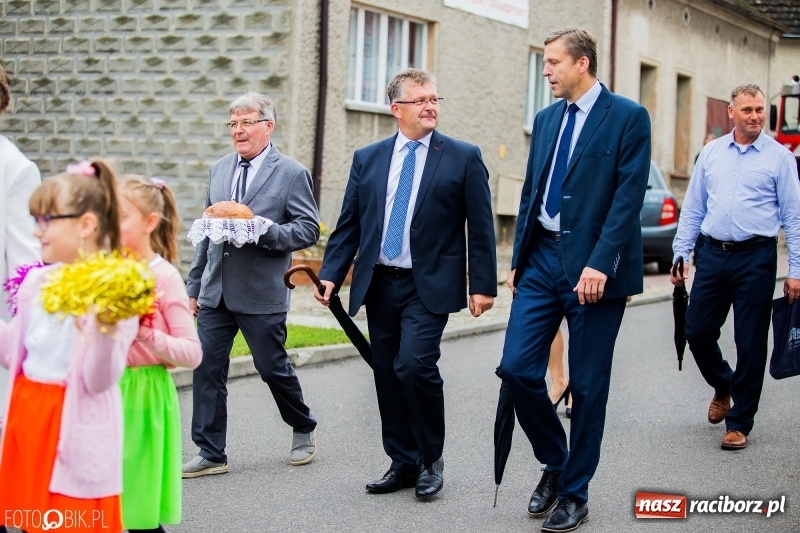 Zdjęcie w galerii na portalu naszraciborz.pl: Barwny korowód dożynkowy przeszedł ulicami Bolesławia wiadomości z regionu