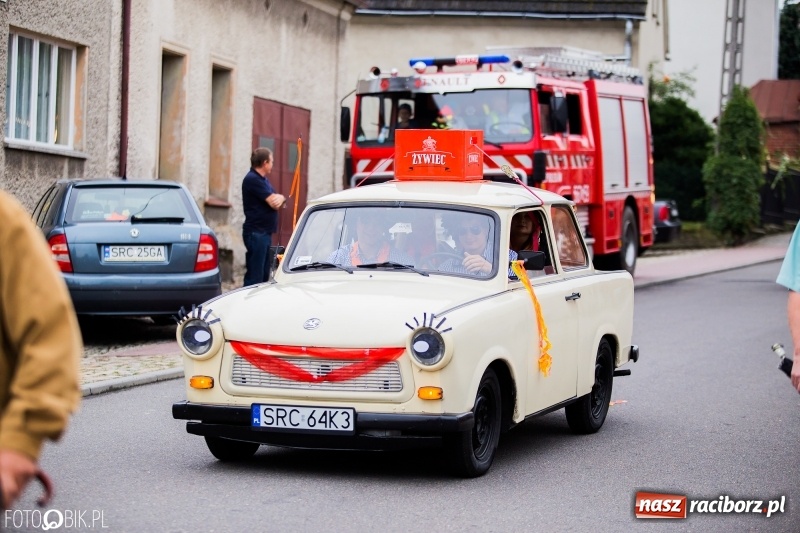 Zdjęcie w galerii na portalu naszraciborz.pl: Barwny korowód dożynkowy przeszedł ulicami Bolesławia wiadomości z regionu