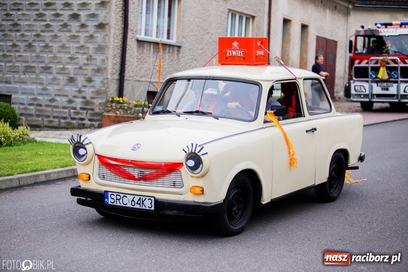 Zdjęcie w galerii na portalu naszraciborz.pl: Barwny korowód dożynkowy przeszedł ulicami Bolesławia wiadomości z regionu