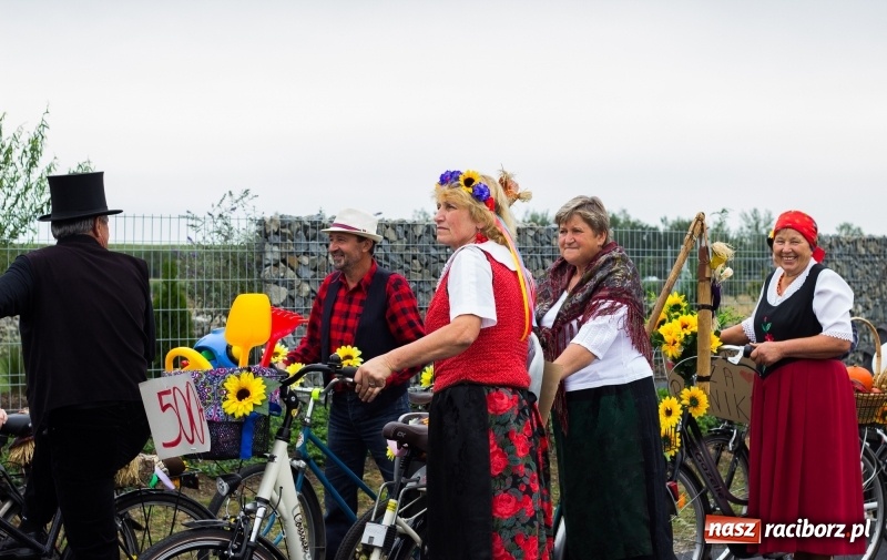 Zdjęcie w galerii na portalu naszraciborz.pl: Mąż rolnik poszukiwany, czyli kolorowe dożynki w Makowie wiadomości z regionu