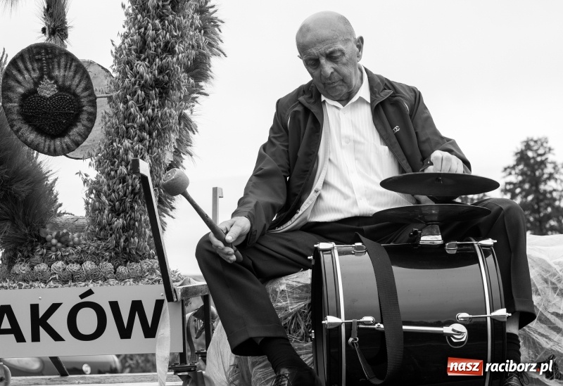 Zdjęcie w galerii na portalu naszraciborz.pl: Mąż rolnik poszukiwany, czyli kolorowe dożynki w Makowie wiadomości z regionu