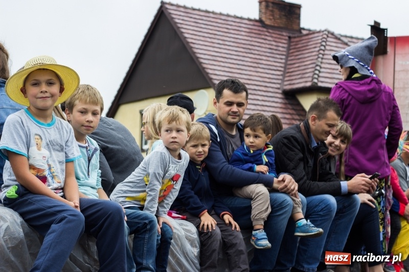 Zdjęcie w galerii na portalu naszraciborz.pl: Mąż rolnik poszukiwany, czyli kolorowe dożynki w Makowie wiadomości z regionu