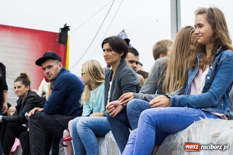 Zdjęcie w galerii na portalu naszraciborz.pl: Mąż rolnik poszukiwany, czyli kolorowe dożynki w Makowie wiadomości z regionu