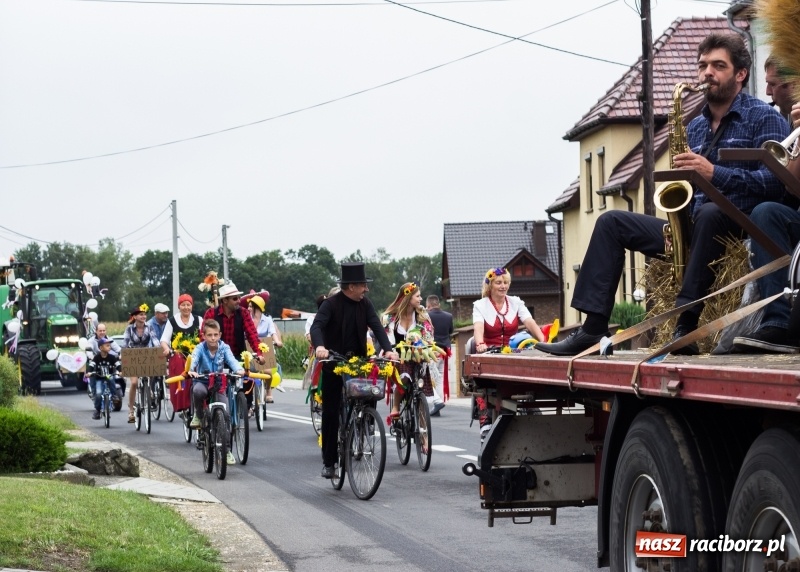 Zdjęcie w galerii na portalu naszraciborz.pl: Mąż rolnik poszukiwany, czyli kolorowe dożynki w Makowie wiadomości z regionu