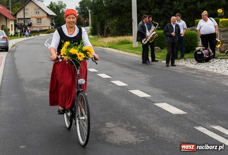 Zdjęcie w galerii na portalu naszraciborz.pl: Mąż rolnik poszukiwany, czyli kolorowe dożynki w Makowie wiadomości z regionu