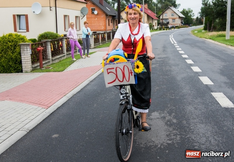Zdjęcie w galerii na portalu naszraciborz.pl: Mąż rolnik poszukiwany, czyli kolorowe dożynki w Makowie wiadomości z regionu