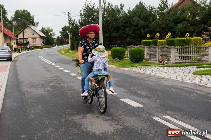 Zdjęcie w galerii na portalu naszraciborz.pl: Mąż rolnik poszukiwany, czyli kolorowe dożynki w Makowie wiadomości z regionu
