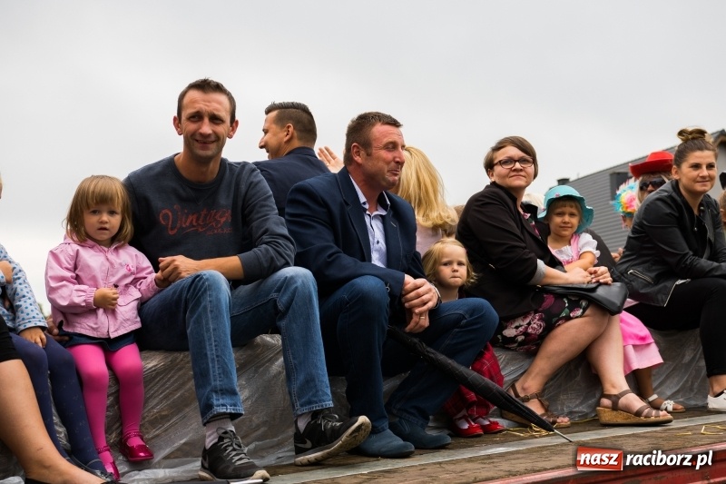 Zdjęcie w galerii na portalu naszraciborz.pl: Mąż rolnik poszukiwany, czyli kolorowe dożynki w Makowie wiadomości z regionu