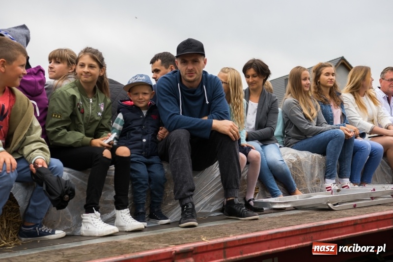 Zdjęcie w galerii na portalu naszraciborz.pl: Mąż rolnik poszukiwany, czyli kolorowe dożynki w Makowie wiadomości z regionu