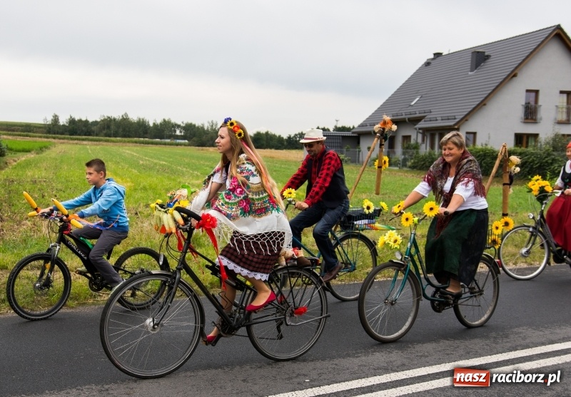 Zdjęcie w galerii na portalu naszraciborz.pl: Mąż rolnik poszukiwany, czyli kolorowe dożynki w Makowie wiadomości z regionu