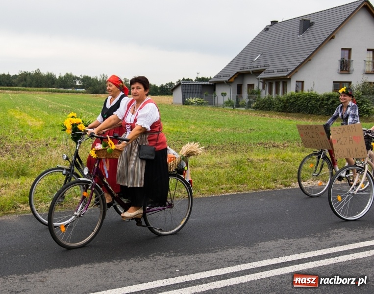 Zdjęcie w galerii na portalu naszraciborz.pl: Mąż rolnik poszukiwany, czyli kolorowe dożynki w Makowie wiadomości z regionu