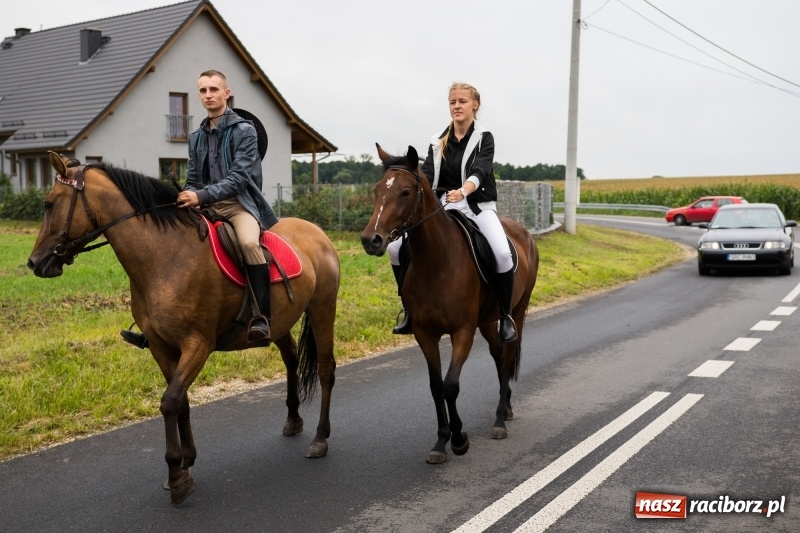 Zdjęcie w galerii na portalu naszraciborz.pl: Mąż rolnik poszukiwany, czyli kolorowe dożynki w Makowie wiadomości z regionu