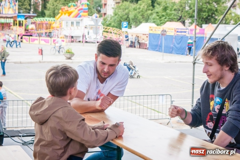 Zdjęcie w galerii na portalu naszraciborz.pl: Memoriałowy turniej Papier, kamień, nożyce za nami wiadomości z regionu