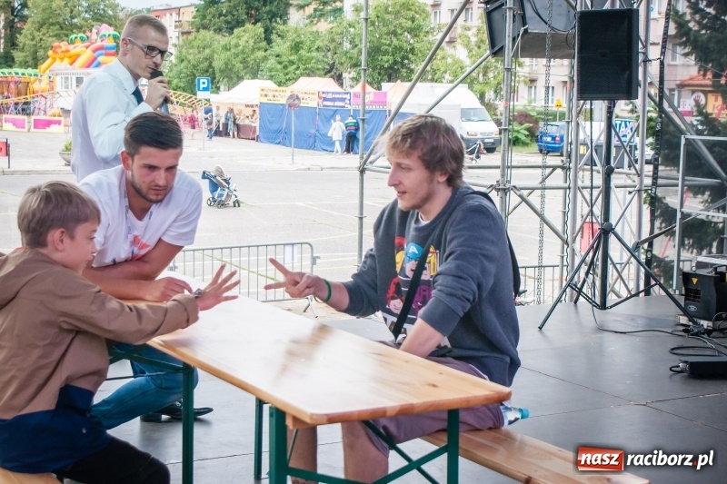 Zdjęcie w galerii na portalu naszraciborz.pl: Memoriałowy turniej Papier, kamień, nożyce za nami wiadomości z regionu