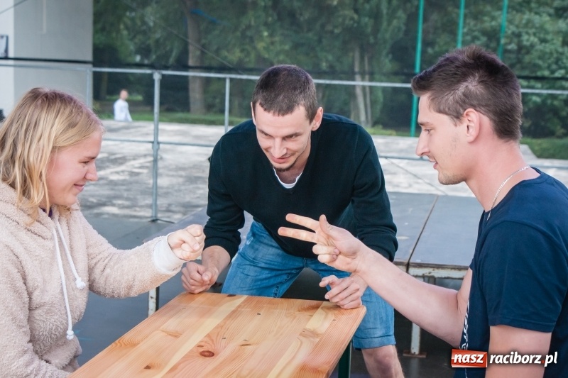 Zdjęcie w galerii na portalu naszraciborz.pl: Memoriałowy turniej Papier, kamień, nożyce za nami wiadomości z regionu