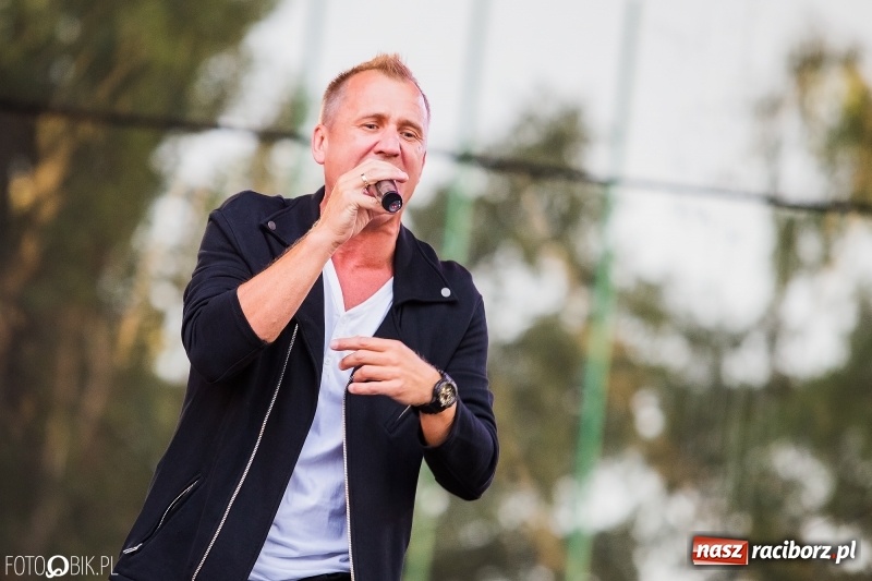 Zdjęcie w galerii na portalu naszraciborz.pl: Disco-Polo na finał XXV Memoriału. Doxxx oraz Piękni i Młodzi porwali raciborską publiczność wiadomości z regionu