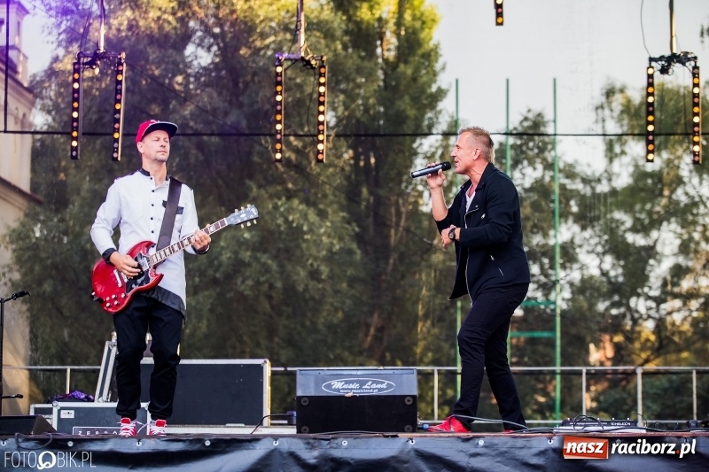 Zdjęcie w galerii na portalu naszraciborz.pl: Disco-Polo na finał XXV Memoriału. Doxxx oraz Piękni i Młodzi porwali raciborską publiczność wiadomości z regionu