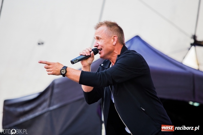 Zdjęcie w galerii na portalu naszraciborz.pl: Disco-Polo na finał XXV Memoriału. Doxxx oraz Piękni i Młodzi porwali raciborską publiczność wiadomości z regionu