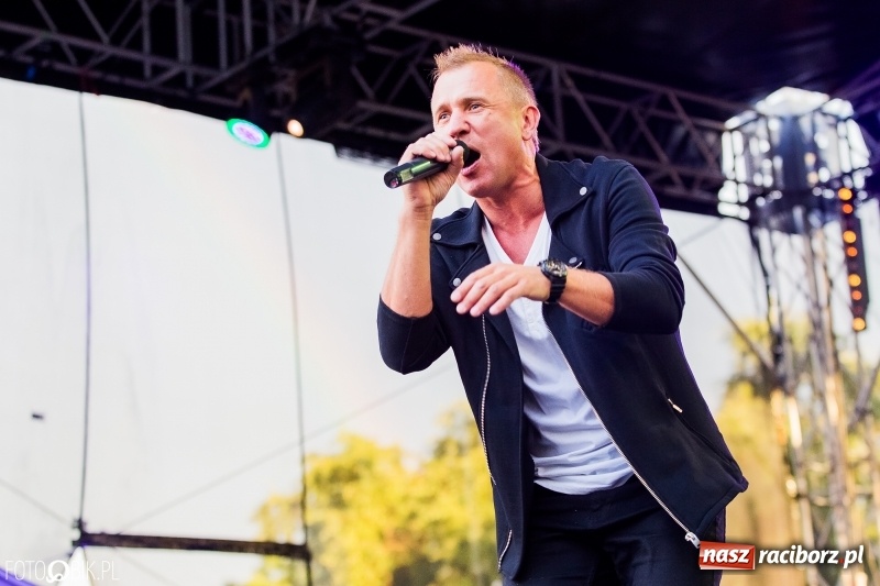 Zdjęcie w galerii na portalu naszraciborz.pl: Disco-Polo na finał XXV Memoriału. Doxxx oraz Piękni i Młodzi porwali raciborską publiczność wiadomości z regionu