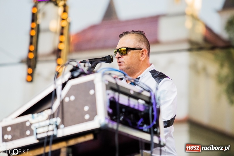 Zdjęcie w galerii na portalu naszraciborz.pl: Disco-Polo na finał XXV Memoriału. Doxxx oraz Piękni i Młodzi porwali raciborską publiczność wiadomości z regionu