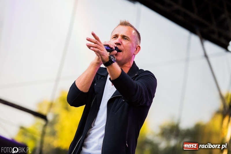 Zdjęcie w galerii na portalu naszraciborz.pl: Disco-Polo na finał XXV Memoriału. Doxxx oraz Piękni i Młodzi porwali raciborską publiczność wiadomości z regionu