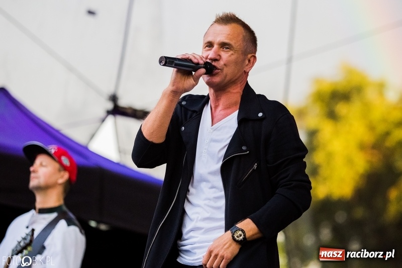 Zdjęcie w galerii na portalu naszraciborz.pl: Disco-Polo na finał XXV Memoriału. Doxxx oraz Piękni i Młodzi porwali raciborską publiczność wiadomości z regionu