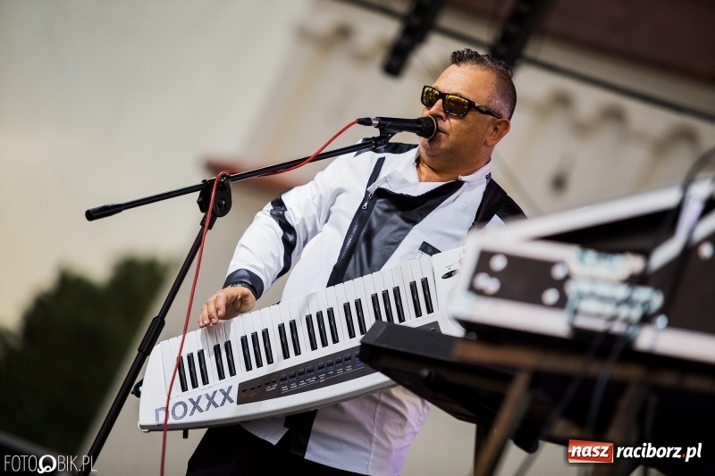Zdjęcie w galerii na portalu naszraciborz.pl: Disco-Polo na finał XXV Memoriału. Doxxx oraz Piękni i Młodzi porwali raciborską publiczność wiadomości z regionu