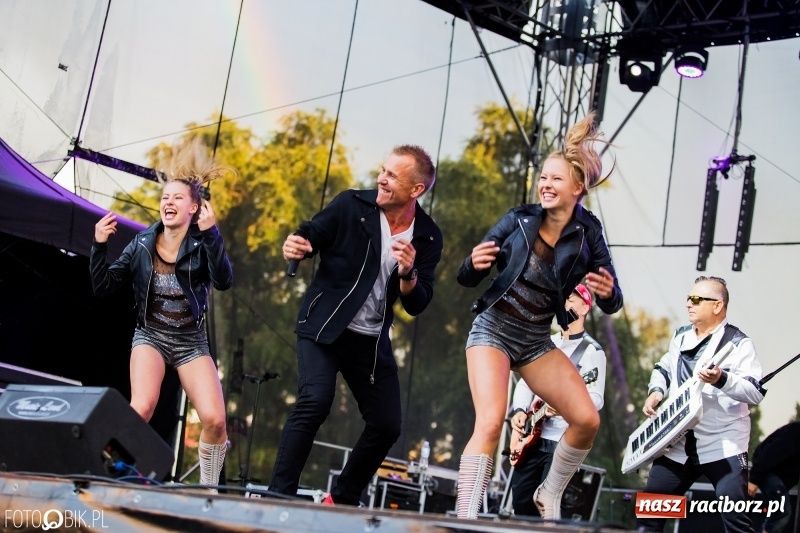 Zdjęcie w galerii na portalu naszraciborz.pl: Disco-Polo na finał XXV Memoriału. Doxxx oraz Piękni i Młodzi porwali raciborską publiczność wiadomości z regionu