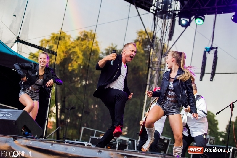 Zdjęcie w galerii na portalu naszraciborz.pl: Disco-Polo na finał XXV Memoriału. Doxxx oraz Piękni i Młodzi porwali raciborską publiczność wiadomości z regionu