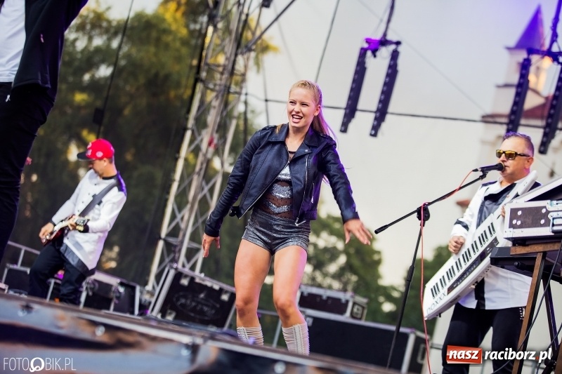 Zdjęcie w galerii na portalu naszraciborz.pl: Disco-Polo na finał XXV Memoriału. Doxxx oraz Piękni i Młodzi porwali raciborską publiczność wiadomości z regionu