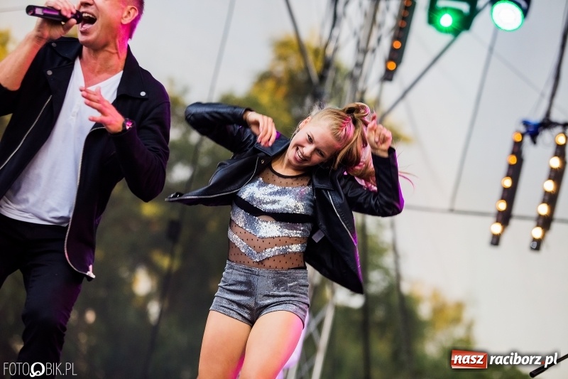 Zdjęcie w galerii na portalu naszraciborz.pl: Disco-Polo na finał XXV Memoriału. Doxxx oraz Piękni i Młodzi porwali raciborską publiczność wiadomości z regionu